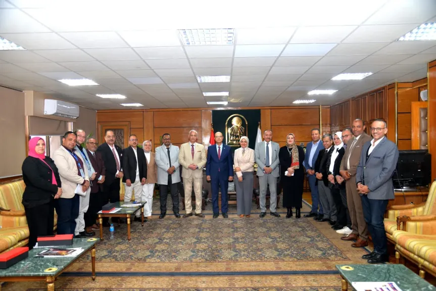 جامعة أسيوط يلتقي وفود الجامعات المشاركة في «ملتقى إبداع السابع»