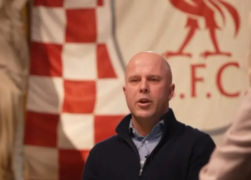 آرني سلوت يشيد بثقافة ليفربول وروح قادته