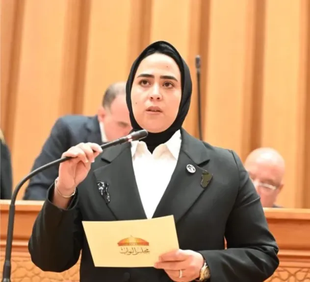 النائبة سارة النحاس تحذر الحكومة: تأخير مكافآت صيادلة الامتياز مخالفة صريحة للقانون