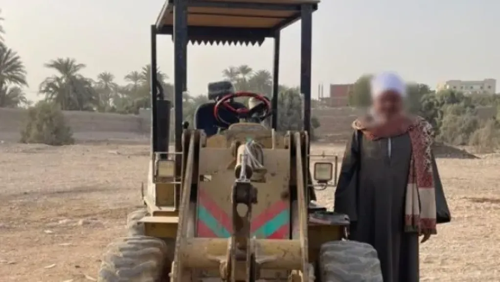 القبض على مزارع هدم منزل ابنته بلودر فى سوهاج .. ما السبب؟