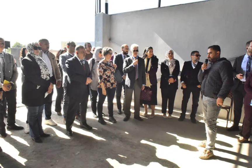 محافظ أسيوط ووفد الاتحاد الأوروبي يتفقدون وحدة تجهيز النباتات الطبية بـ ”أبنوب