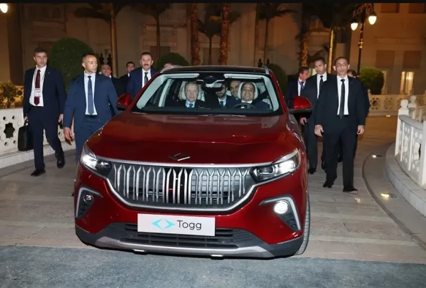 الرئيس التركي يهدي الرئيس السيسي سيارة كهربائية بمناسبة زيارته لمصر