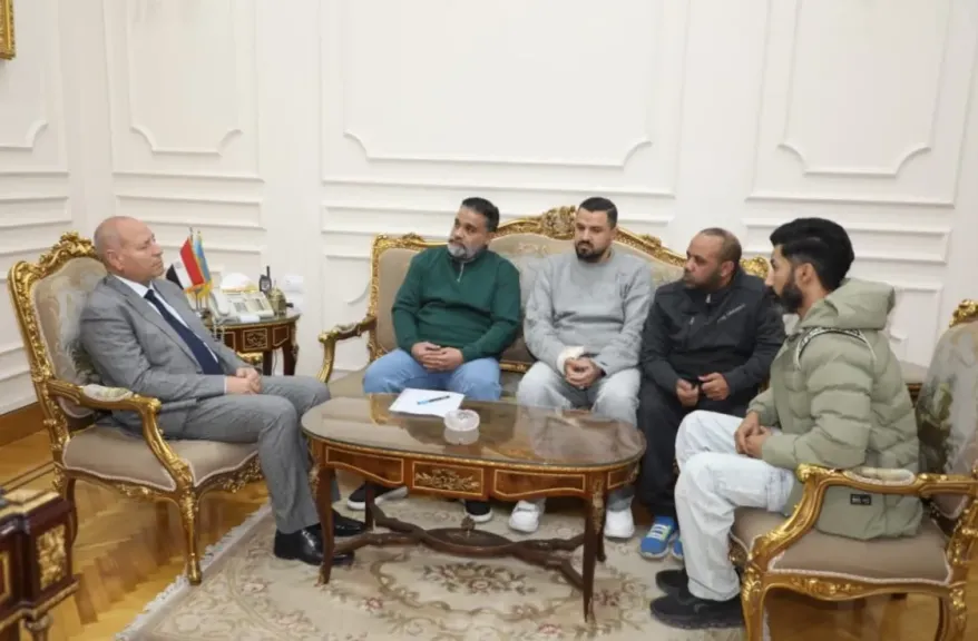 محافظ القاهرة يلتقى بشباب المطرية القادمين على تنظيم اكبر مائدة إفطار جماعى  سنوى بالمنطقة