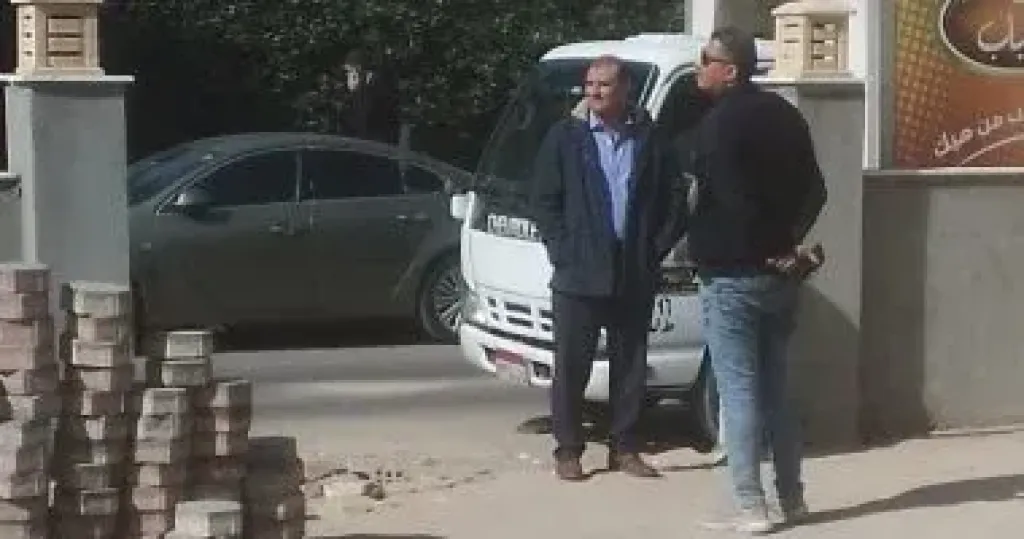 رئيس حى العجوزة يتابع رفع كفاءة النظافة والإنارة بموقف الكيت كات