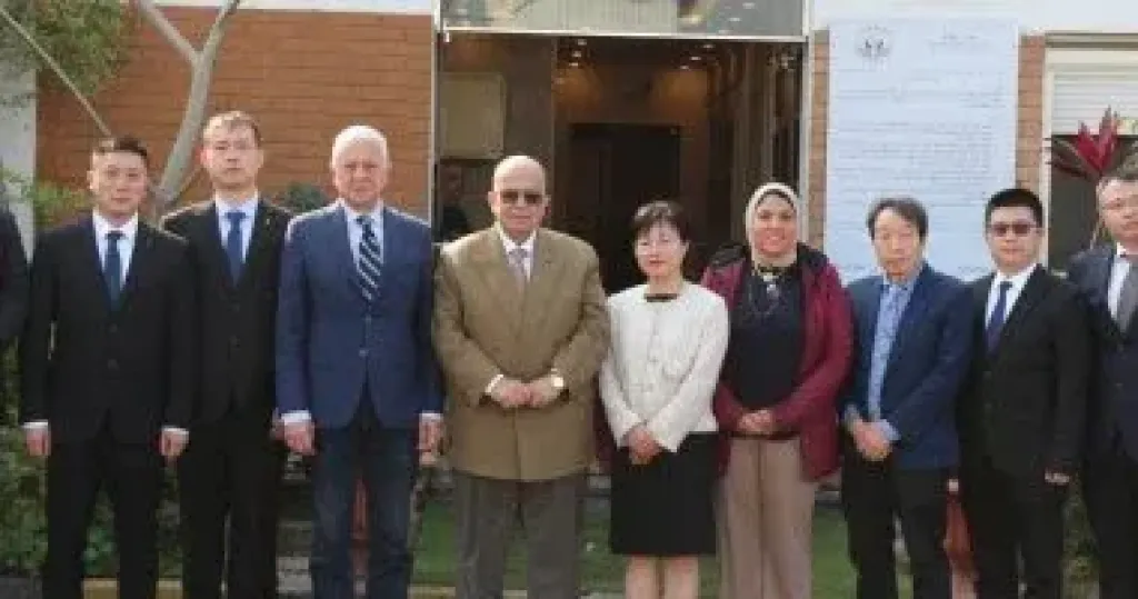 شركة النظافة بالإسكندرية تبحث مع الجانب الصينى تحويل المخلفات إلى طاقة كهربائية