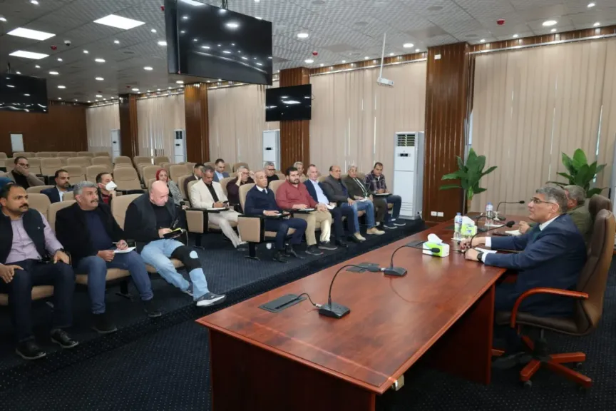 محافظ الجيزة يبحث مع رؤساء الأحياء الارتقاء بمستوى النظافة والمظهر الحضاري