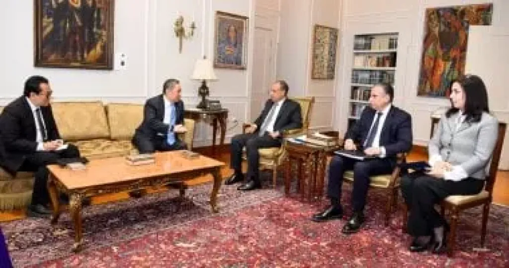 وزير الخارجية يستقبل نظيره الإندونيسى ويشيد بمستوى العلاقات بين البلدين