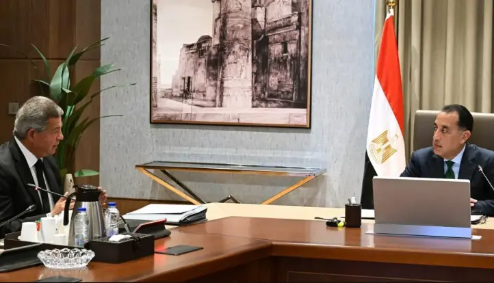 مدبولي يلتقي رئيس المجلس الأعلى لتنظيم الإعلام ويتلقى التقرير النهائي للجنة تطوير الإعلام المصري