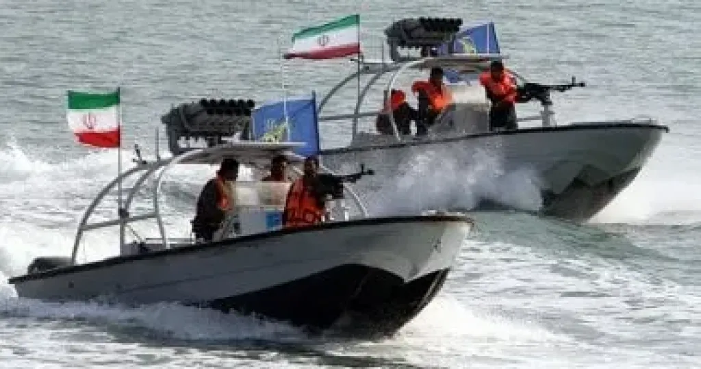 الحرس الثوري الإيراني يحتجز ناقلتي نفط في مياه الخليج