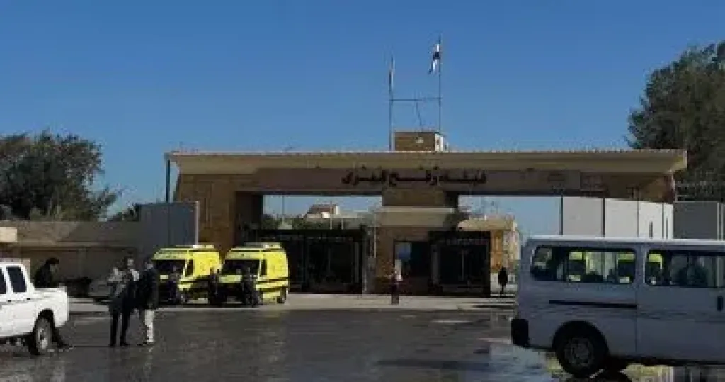 استقبال الدفعة الرابعة من المصابين الفلسطينيين ومرافقيهم عبر معبر رفح