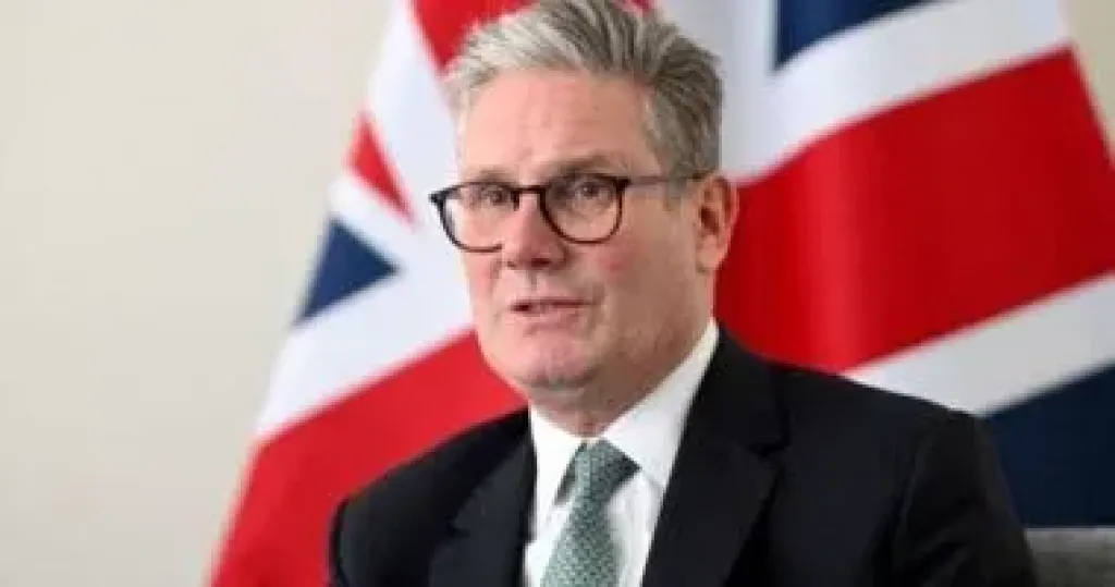 ستارمر يعتذر لضحايا إبستين ويتمسك بمنصبه رغم ضغوط داخل حزب العمال