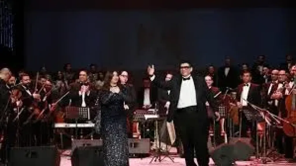 بصوت مغلف بالدفء، غادة رجب تصدح في أوبرا الإسكندرية بعصا المايسترو علاء عبد السلام