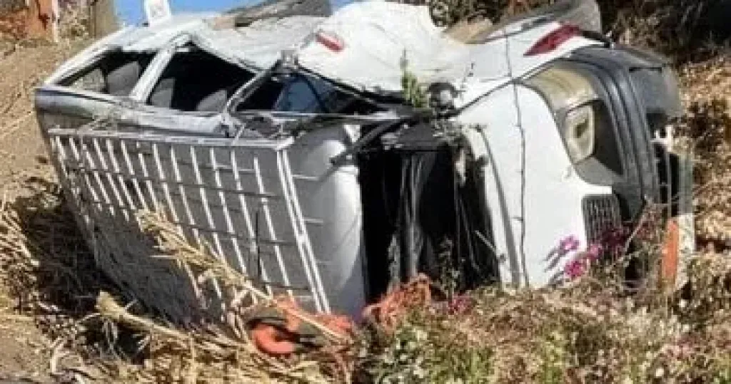 مصرع شخص وإصابة 13 آخرين في حادث انقلاب ميكروباص بشمال سيناء