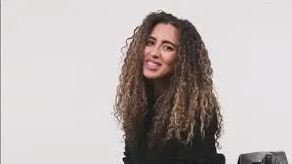 منة القيعي ”: عمرو دياب وشيرين وأنغام ”صوت مصر”