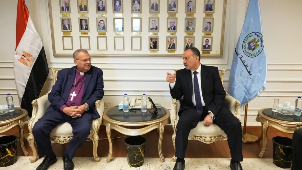 محافظ أسيوط يستقبل رئيس الطائفة الإنجيلية ويؤكد: شراكات المجتمع المدني
