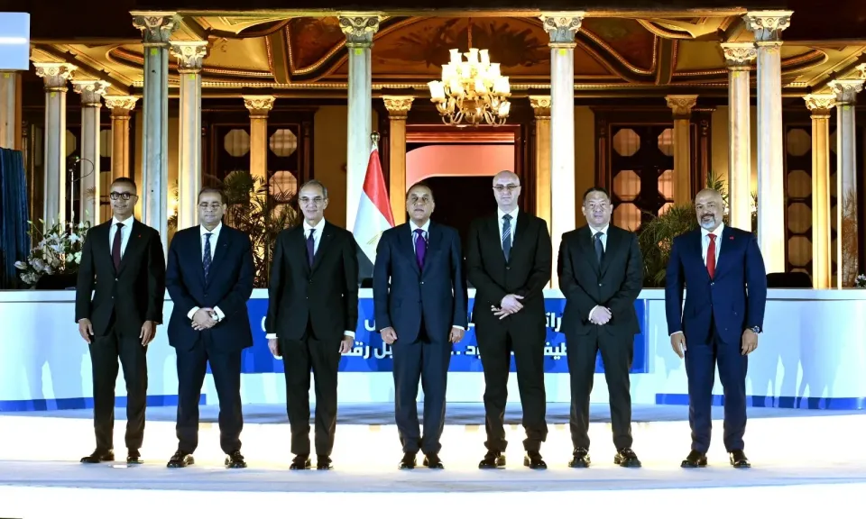 رئيس الوزراء يشهد توقيع أكبر صفقة للترددات في تاريخ قطاع الاتصالات منذ بدء تقديم خدمات المحمول بمصر