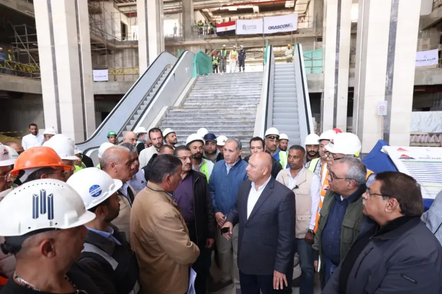 وزير الصناعة والنقل  يتفقد الخط الأول من شبكة القطار الكهربائي في المسافة من العلمين حتى الإسكندرية