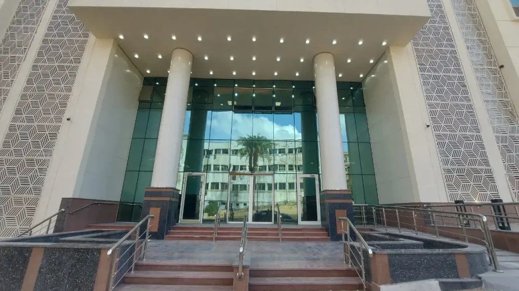 وزير الصحة يتلقى تقريرًا عن المرور الميداني على 35 مشروعًا صحيًا بـ12 محافظة