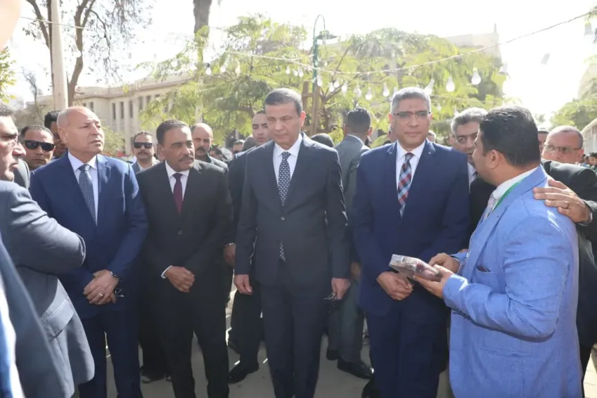 وزير الزراعة ومحافظو القاهرة ومطروح والجيزة يتفقدون النسخة السادسة لمهرجان القاهرة الدولي للتمور بالمتحف الزراعي