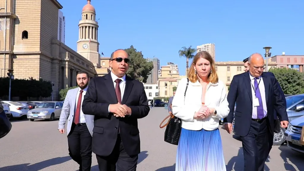 وزيرة الرعاية الصحية السويدية تزور مستشفيات قصر العيني لتعزيز التعاون بين البلدين في القطاع الصحي