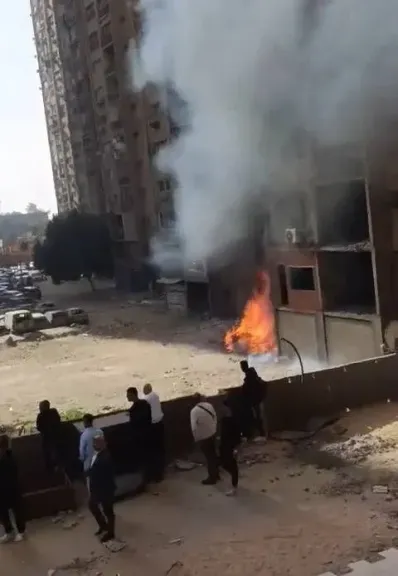 السيطرة على حريق مخلفات أسفل عقار بالمعادي دون وقوع إصابات
