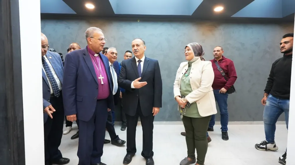 محافظ أسيوط ورئيس الطائفة الانجيلية يتفقدان ”بازار كيان” ويؤكدان: تجربة تنموية