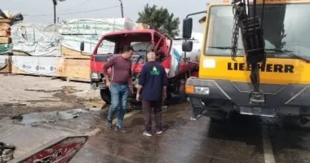 محافظ الدقهلية يوجه برفع سيارتي نقل محملة بزيت الطعام بعدما انحرفتا عن مسارهما بطريق جمصة