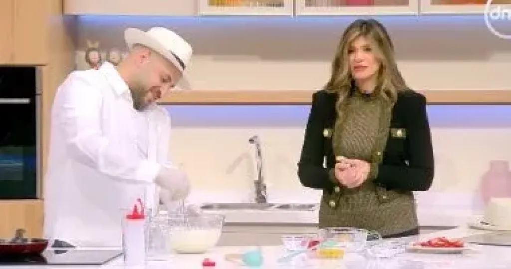 بان كيك الفراولة على طريقة بوجي في ست ستات احتفالًا بعيد الحب