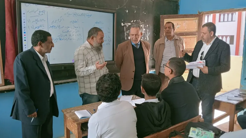 مدير تعليم أسيوط يتابع الانضباط المدرسى ب 4 مدارس بأبوتيج ويوجه بالالتزام بلائحة