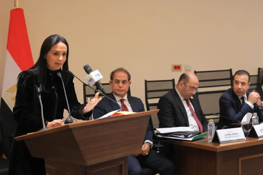 وزيرة التضامن تشارك في جلسة لتنظيم استخدام الأطفال للتواصل الاجتماعي”