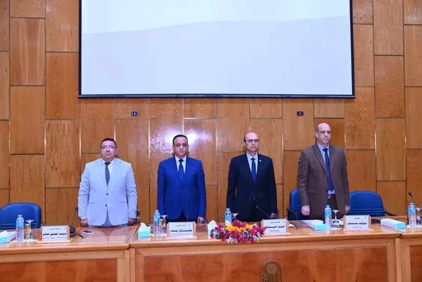 رئيس جامعة أسيوط يرأس اجتماع الجمعية العامة غير العادية لصندوق التأمين الخاص