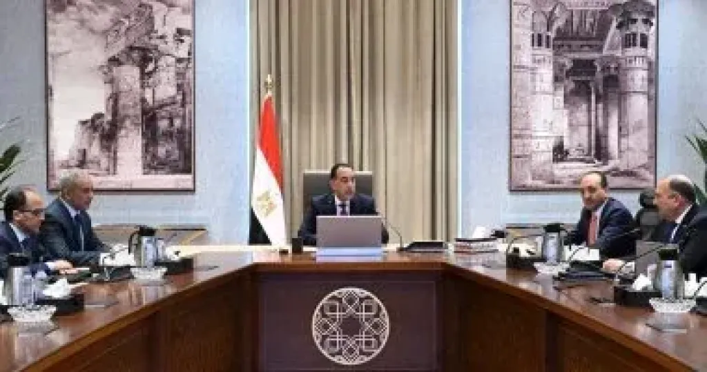 مدبولى لمساعد الأمين العام للشكاوى: أنتم جنود فى الميدان وهدفنا رضا المواطن