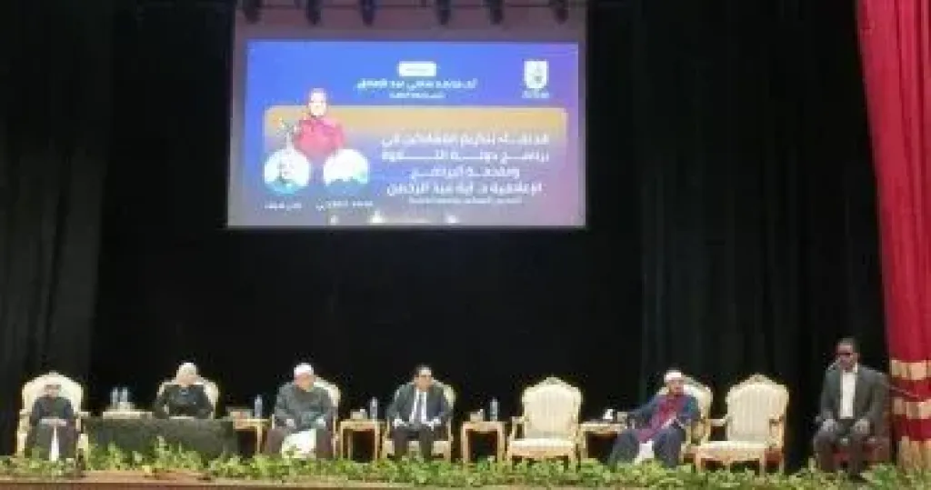 رئيس جامعة القاهرة يكرم محمد القلاجى وبلال سيف من برنامج دولة التلاوة