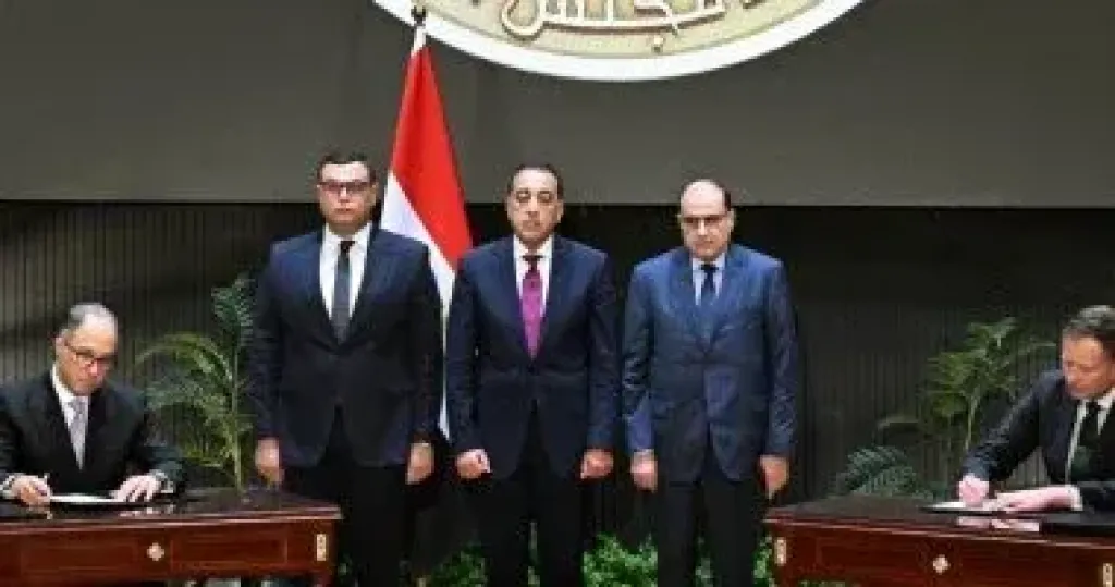 رئيس الوزراء يشهد مراسم توقيع 3 اتفاقيات تعاون وشراكة استراتيجية