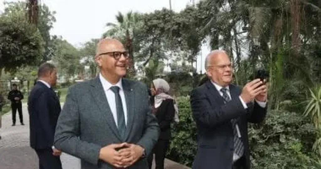 محافظ القليوبية يصطحب سفير السويد في جولة بحدائق ومتاحف القناطر