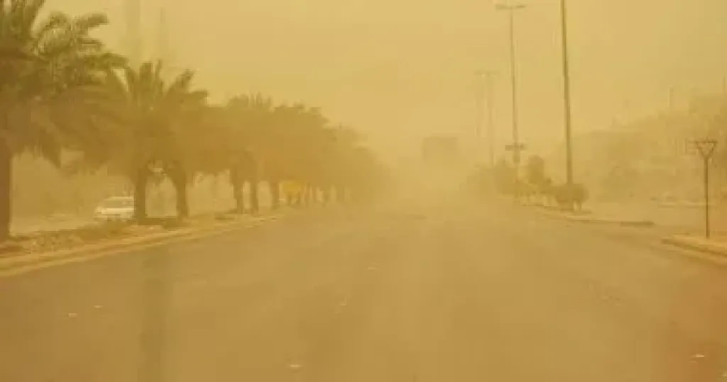 حالة الطقس.. تحذير عاجل من أتربة مثارة وارتفاعات بالحرارة من الجمعة