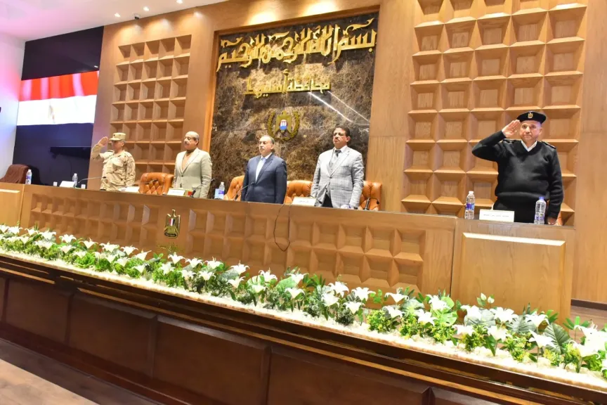 محافظ أسيوط يشدد خلال المجلس التنفيذي: حسم مخالفات التراخيص