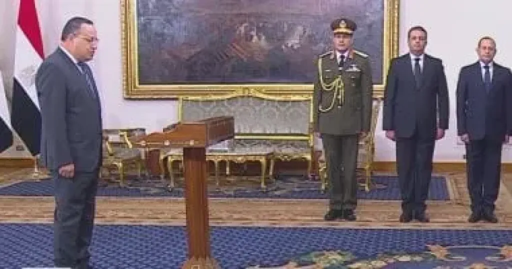 عبد العزيز قنصوة يؤدى اليمين الدستورية وزيرا للتعليم العالى أمام الرئيس السيسي