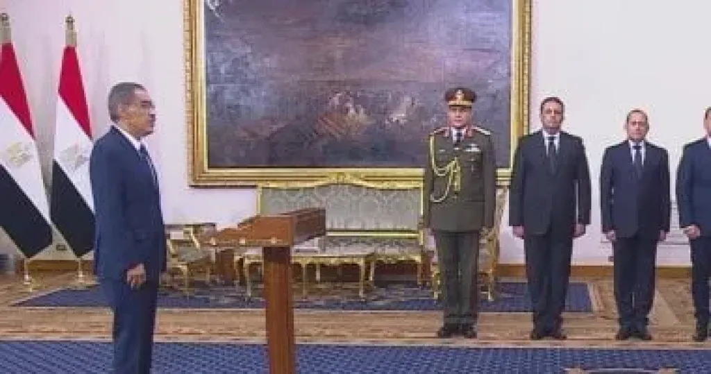 ضياء رشوان يؤدى اليمين الدستورية وزيرا للدولة للإعلام أمام الرئيس السيسى