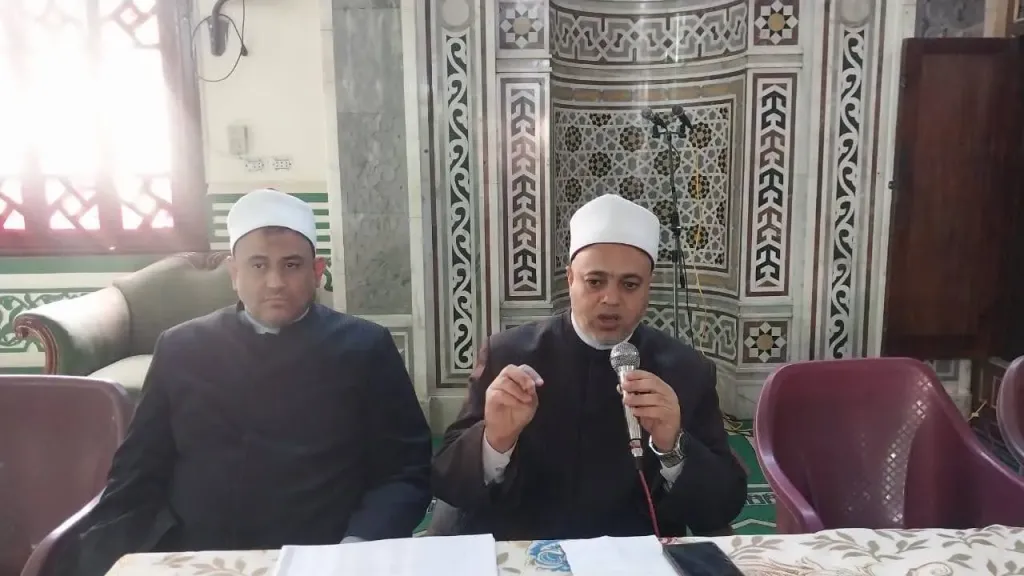 وكيل وزارة الأوقاف بأسيوط يجتمع بالأئمة بمسجد ناصر لمناقشة التعليمات