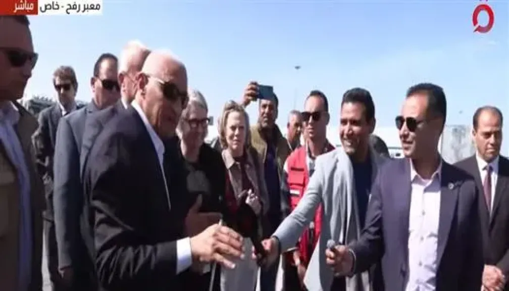 وفد سويدى فنلندى يتفقد معبر رفح.. ومجاور: نواصل تقديم المساعات إلى غزة