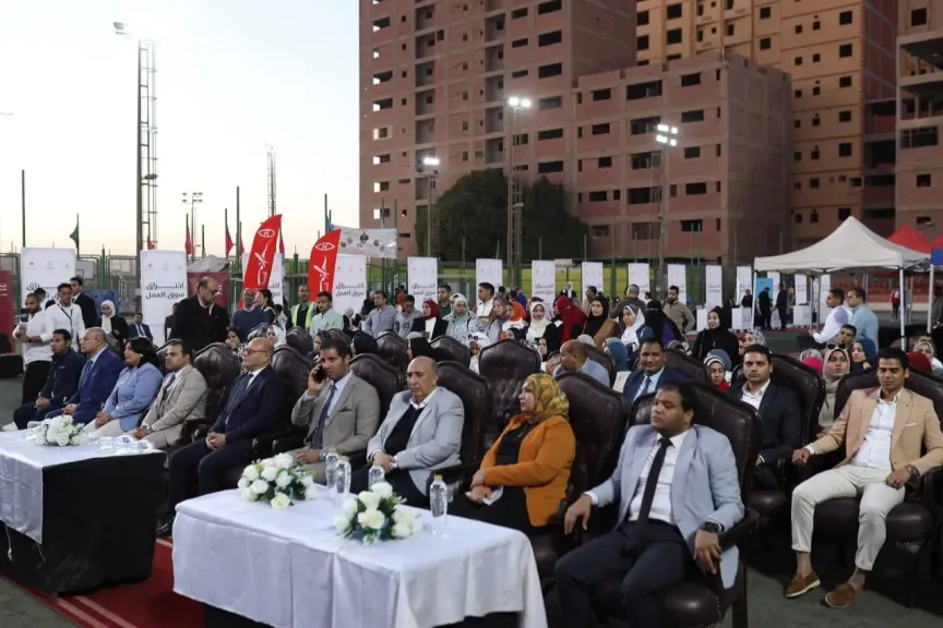 مشروع وحدات التضامن بالجامعات ينظم ملتقى توظيف في جامعة سوهاج