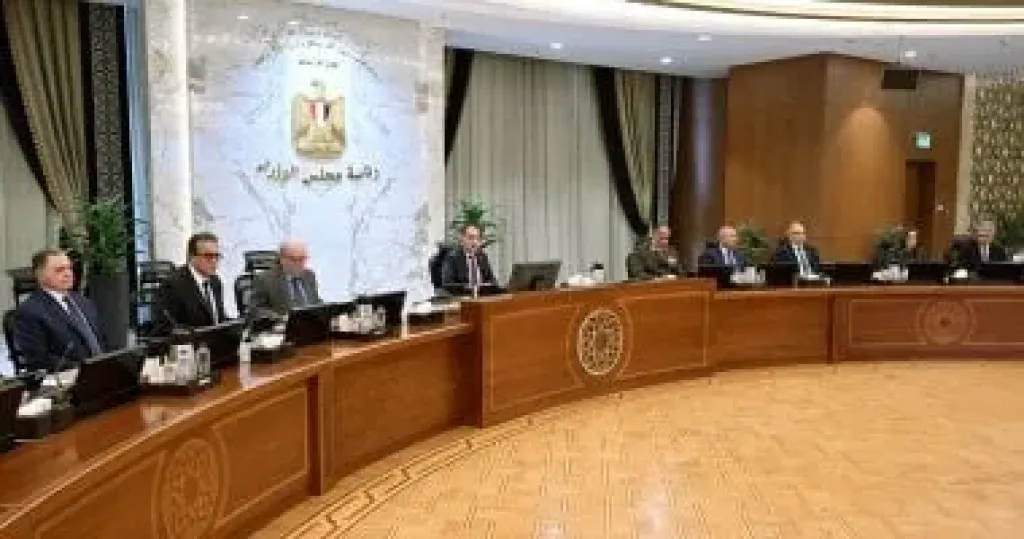 رئيس الوزراء بأول اجتماع بعد التشكيل الجديد: ضرورة العمل لتخفيف أعباء المواطنين