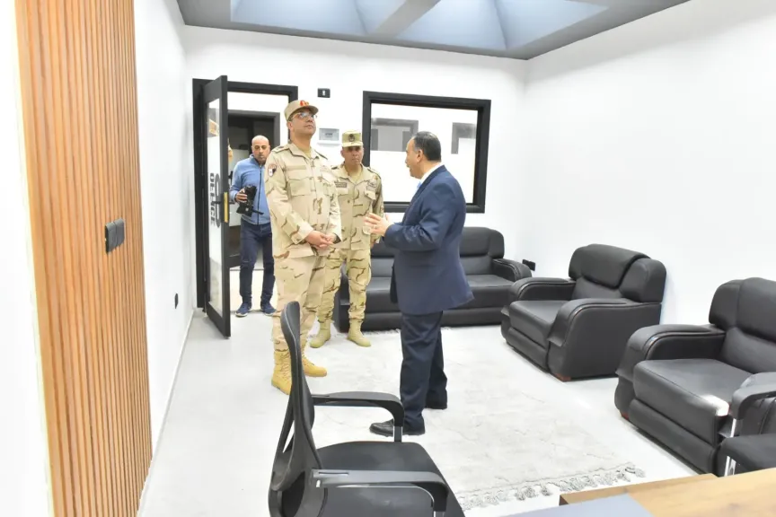 محافظ أسيوط وقائد الدفاع الشعبي والعسكري يتفقدان ”بازار كيان