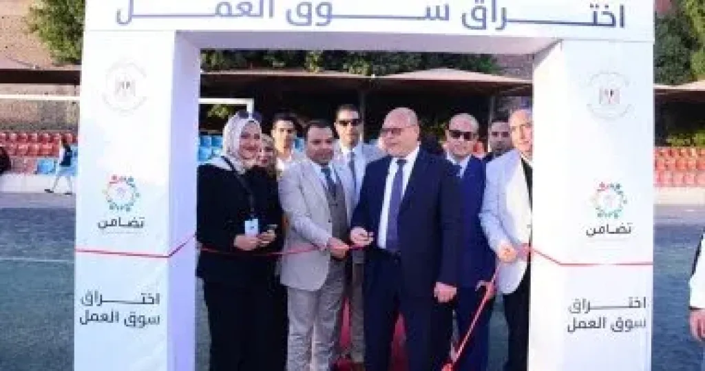 رئيس جامعة سوهاج يعلن توفير 500 فرصة عمل للطلاب في ختام برنامج اختراق سوق العمل