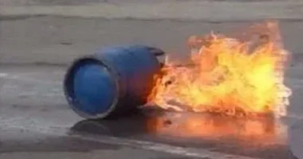 المراهقين الثلاثة قيدوا صديقهم وأشعلوا النار بجسده .. تفاصيل هزار تحول الى جريمة !