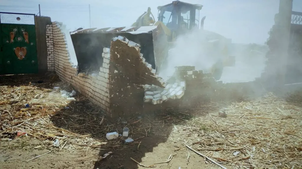 محافظ أسيوط: إزالة 45 حالة تعدي واسترداد 3328 مترًا من المباني المخالفة