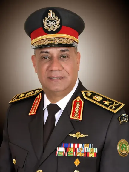 ننشر السيرة الذاتية للفريق / أشرف سالم زاهر القائد العام للقوات المسلحة وزير الدفاع والإنتاج الحربى