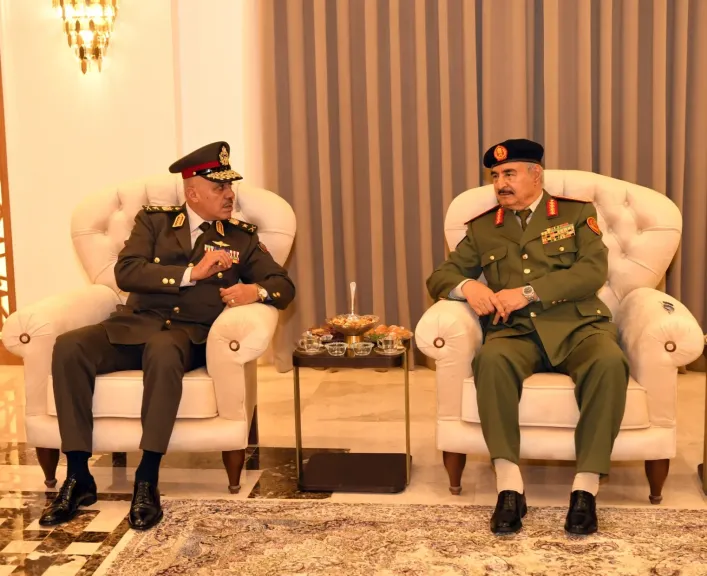 الفريق أحمد خليفة رئيس الأركان يعود إلى أرض الوطن عقب إنتهاء زيارته الرسمية لدولة ليبيا.. صور
