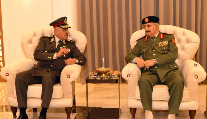 الفريق أحمد خليفة رئيس الأركان يعود إلى أرض الوطن عقب إنتهاء زيارته الرسمية لدولة ليبيا.. صور